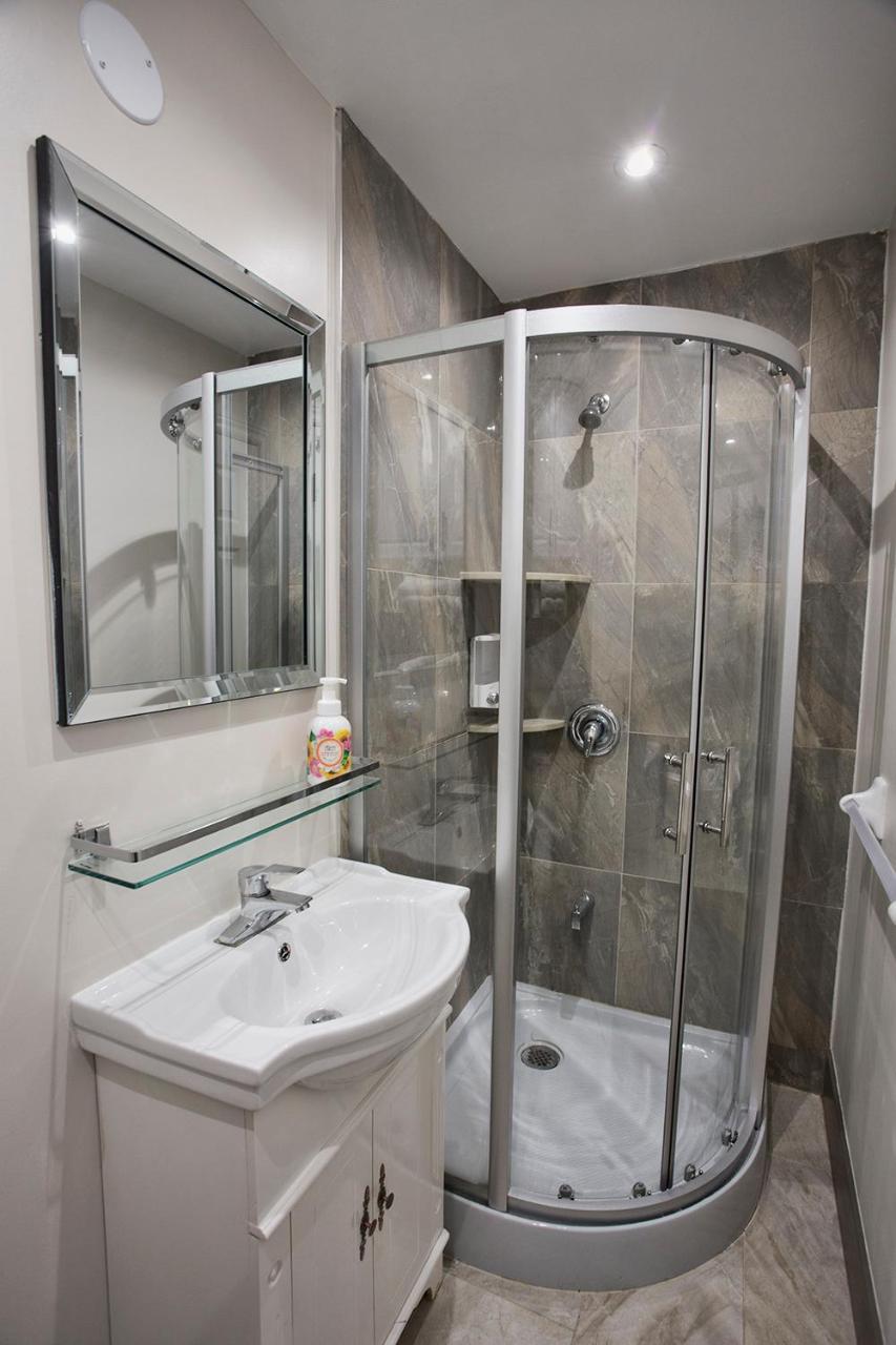 Toronto Rooms And Suites Eksteriør billede